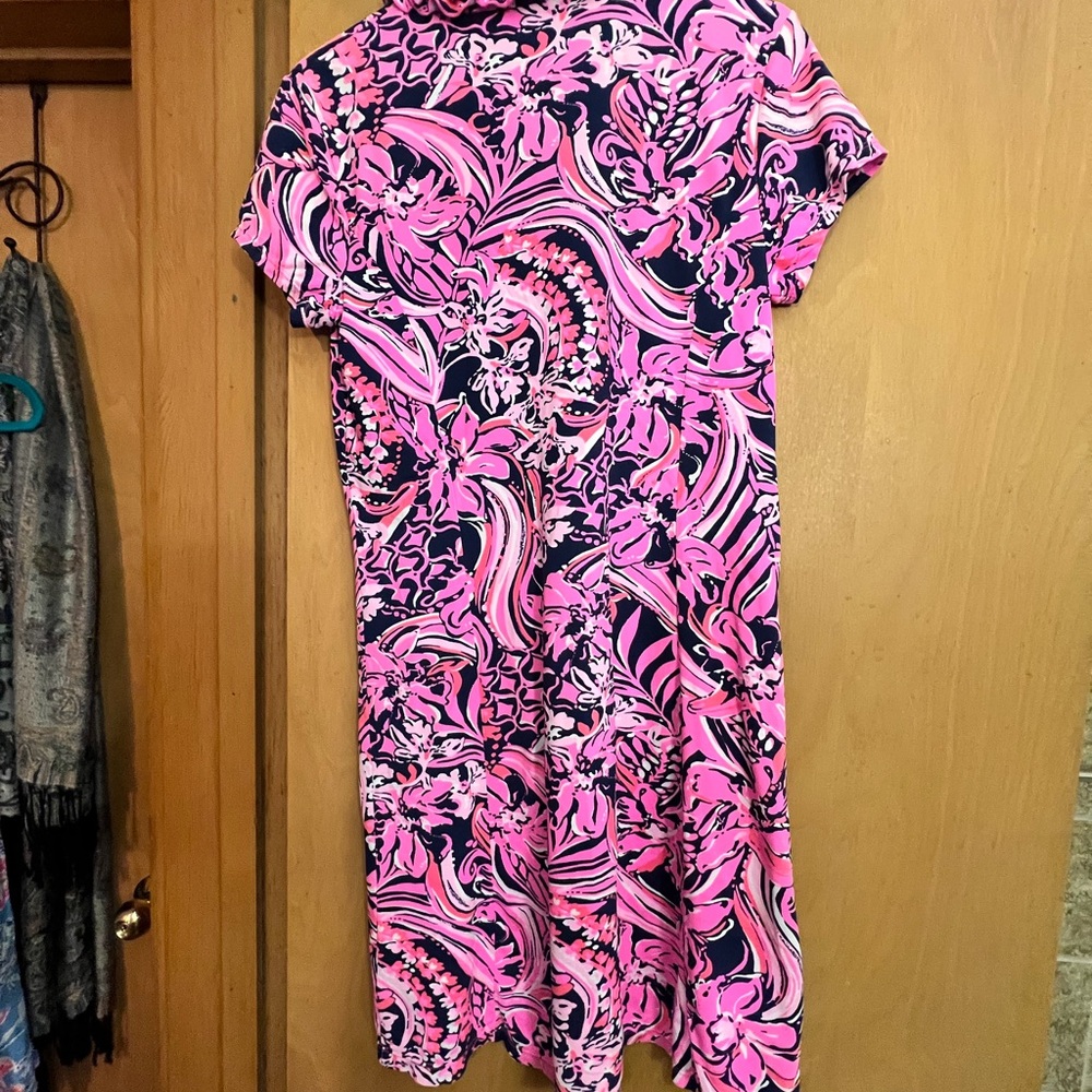 Lilly Pulitzer Luxletic dress large Vibrant Pink and Black Floral Dress. EUC